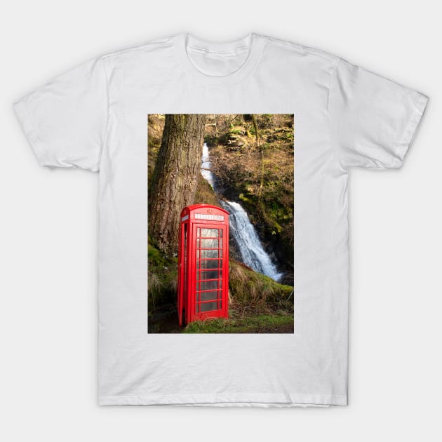 Carsaig telephone Box T-Shirt by Graz-Photos